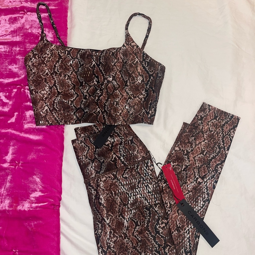 Carbon 38 athletic set, NWT